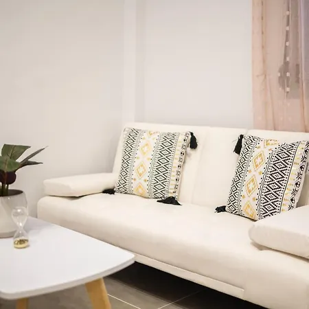 Filiatras Welcoming Hideaway - A Cozy Urban Escape Apartment Exterior photo