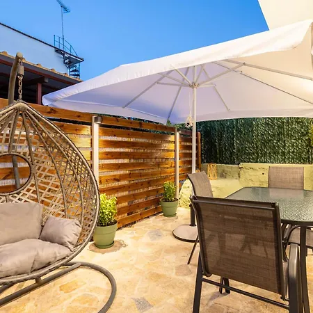 Filiatras Welcoming Hideaway - A Cozy Urban Escape Apartment Exterior photo
