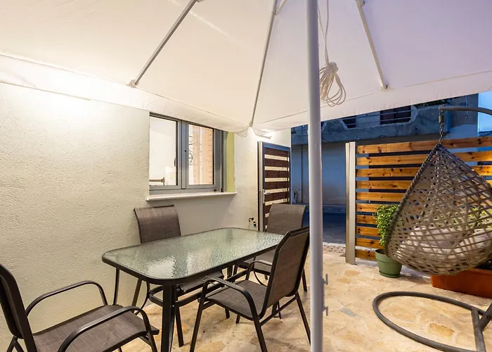 Filiatras Welcoming Hideaway - A Cozy Urban Escape