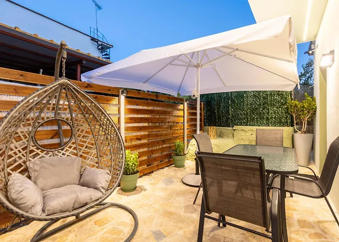 Filiatras Welcoming Hideaway - A Cozy Urban Escape