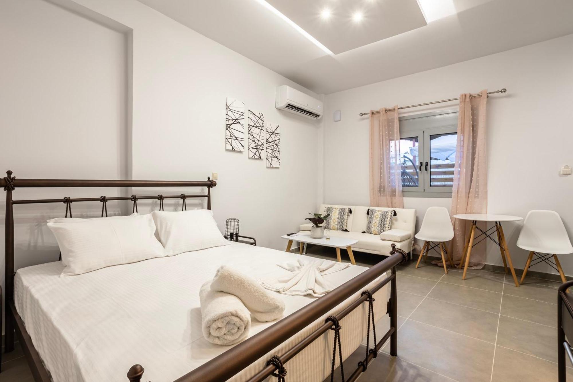 Filiatras Welcoming Hideaway - A Cozy Urban Escape Apartment