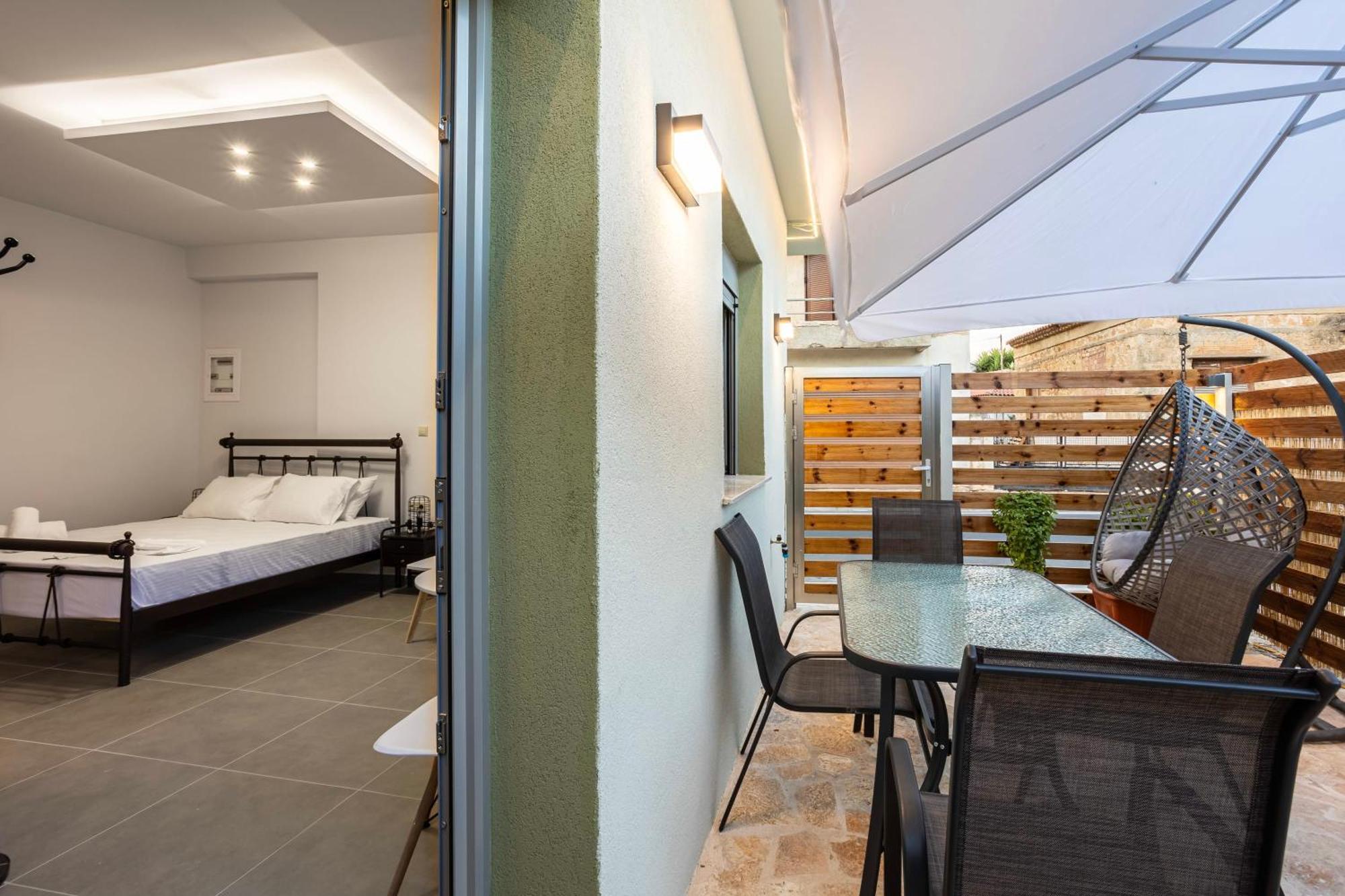 Filiatras Welcoming Hideaway - A Cozy Urban Escape