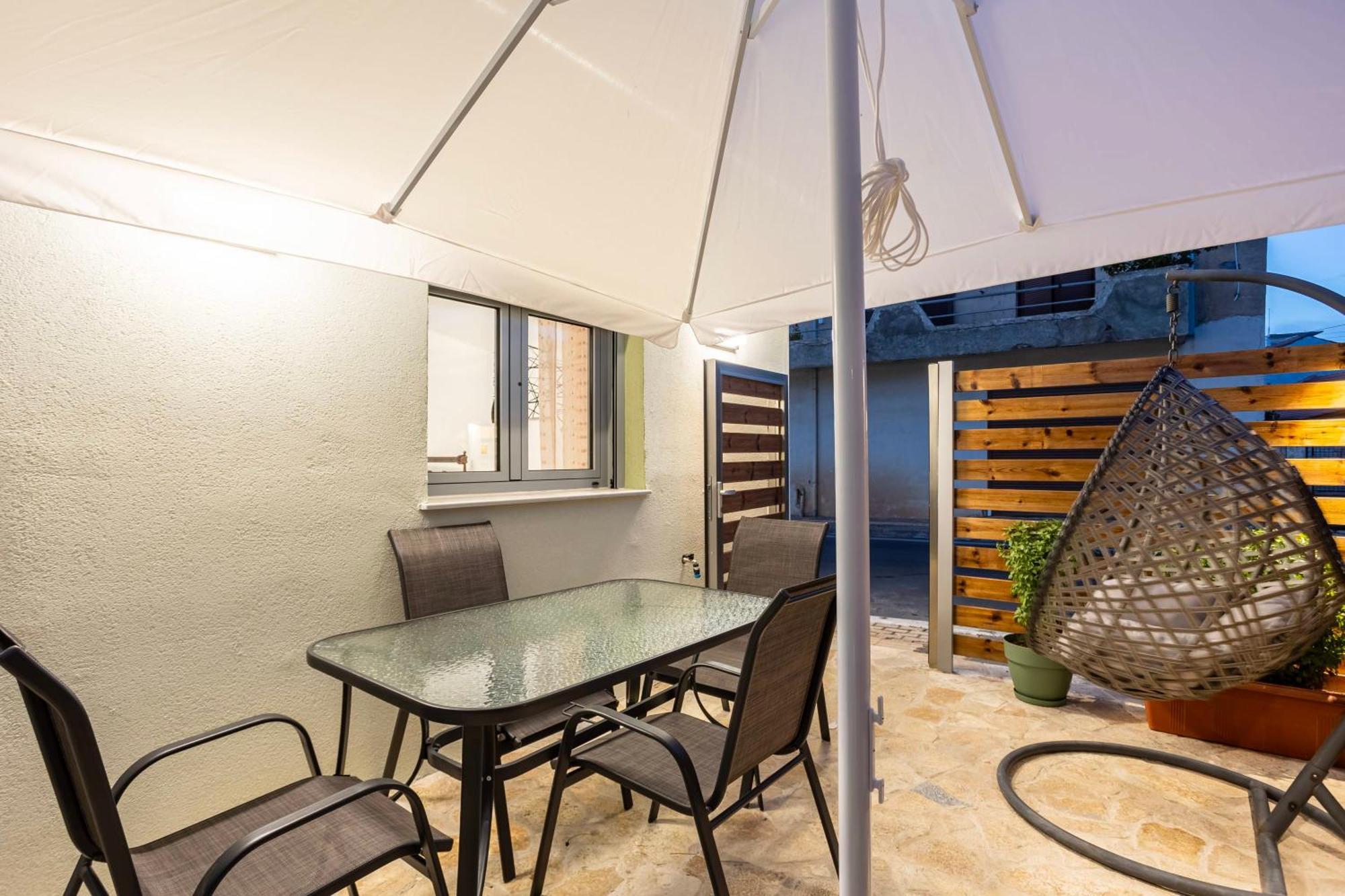 Filiatras Welcoming Hideaway - A Cozy Urban Escape Apartment