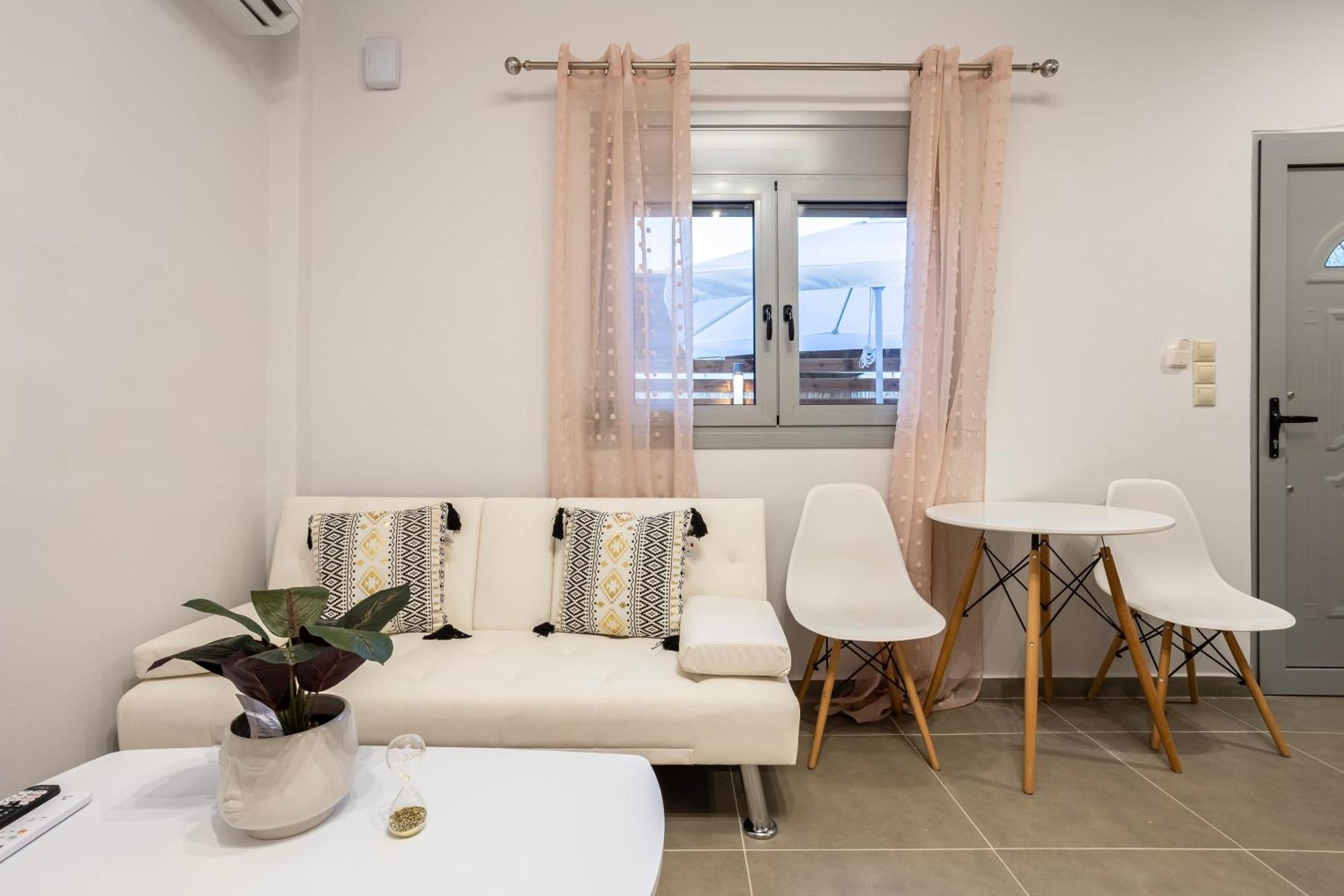 Apartment Filiatras Welcoming Hideaway - A Cozy Urban Escape