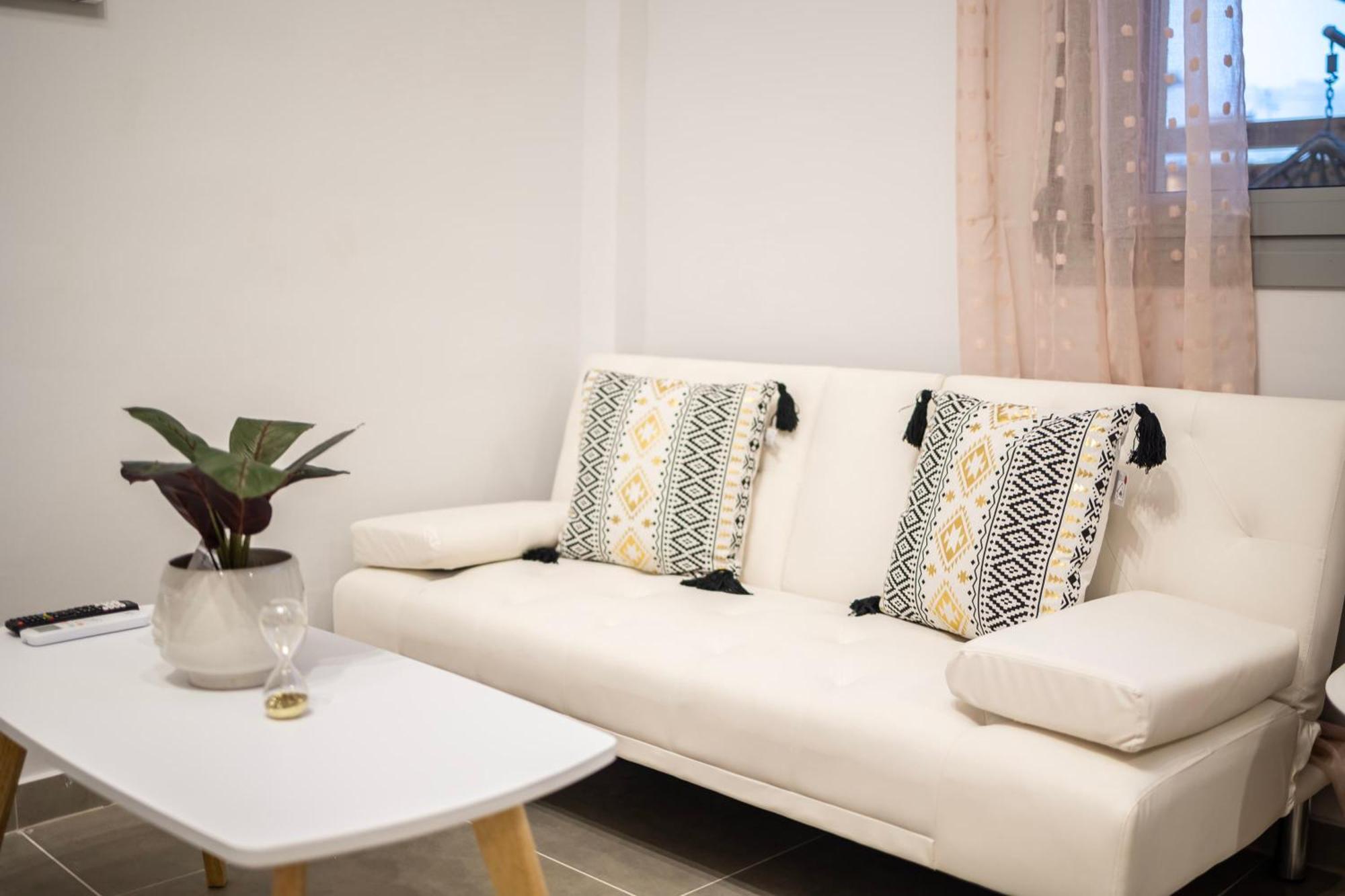 Filiatras Welcoming Hideaway - A Cozy Urban Escape Apartment *