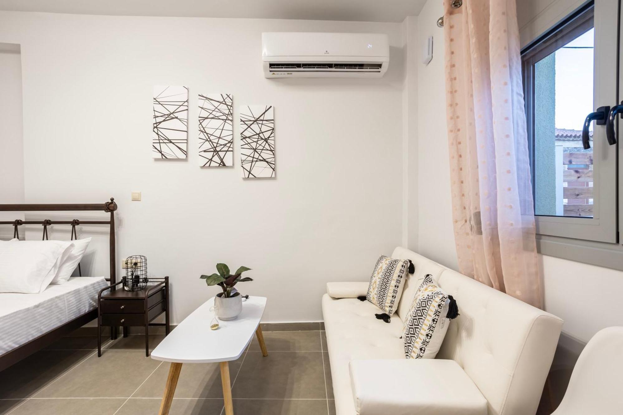 Filiatras Welcoming Hideaway - A Cozy Urban Escape *