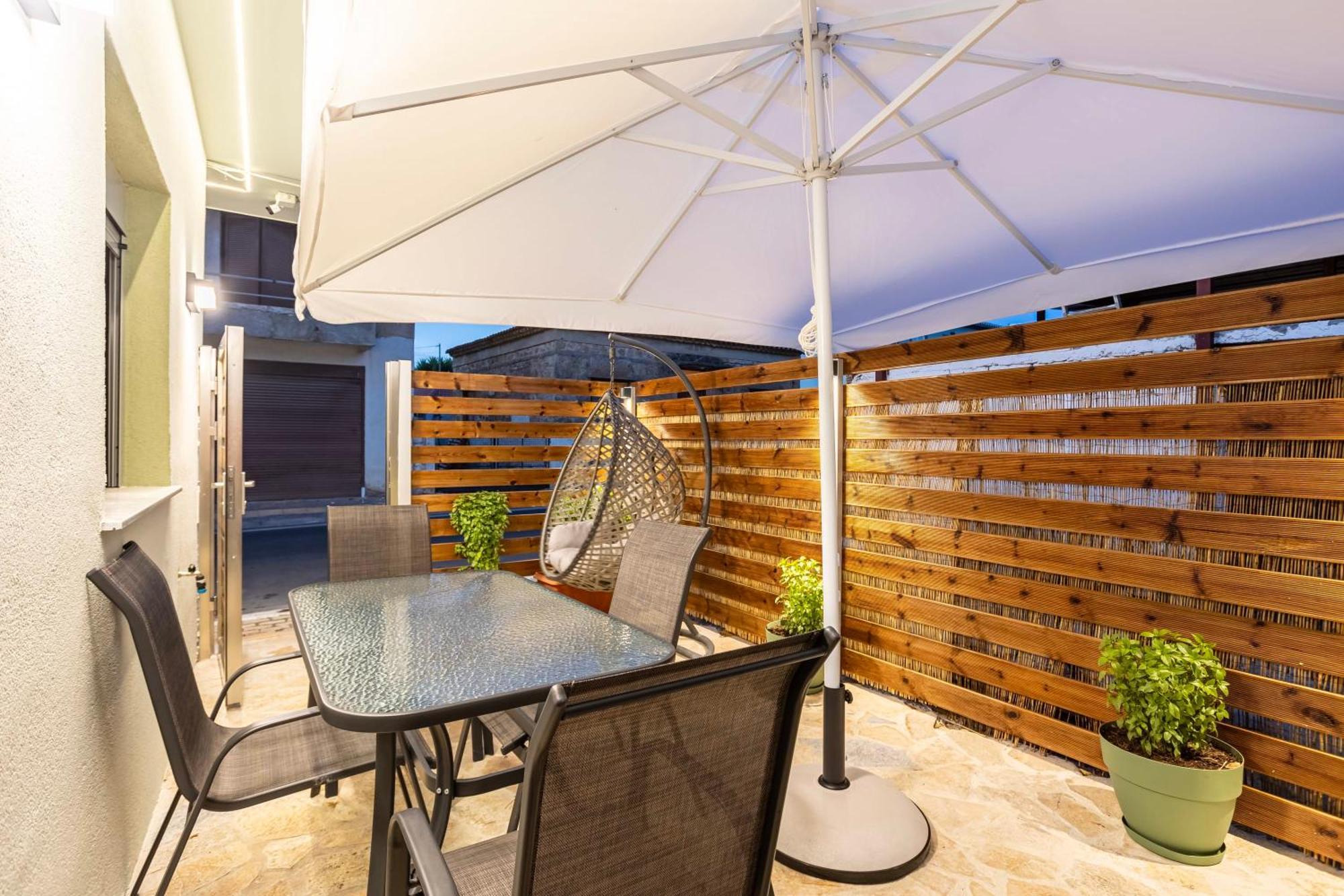 Filiatras Welcoming Hideaway - A Cozy Urban Escape * Filiatra