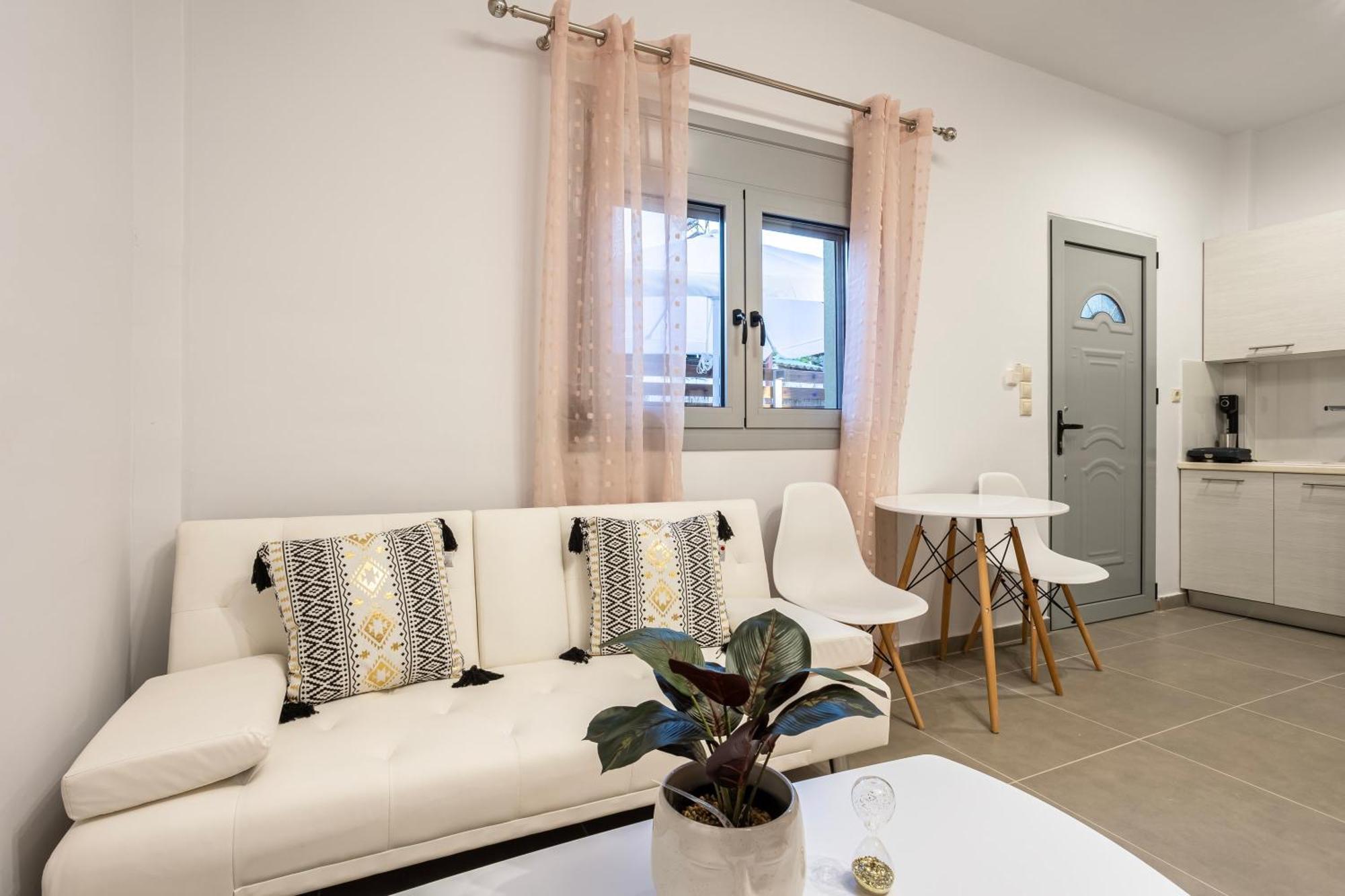 Filiatras Welcoming Hideaway - A Cozy Urban Escape